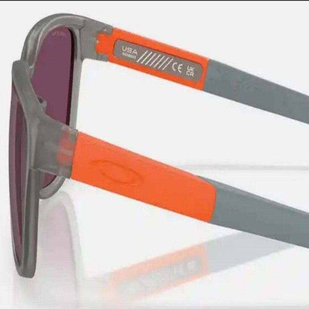 Oakley Actuator Matte Trans Grey Sunglasses, Men's Large, New - Picture 2 of 5